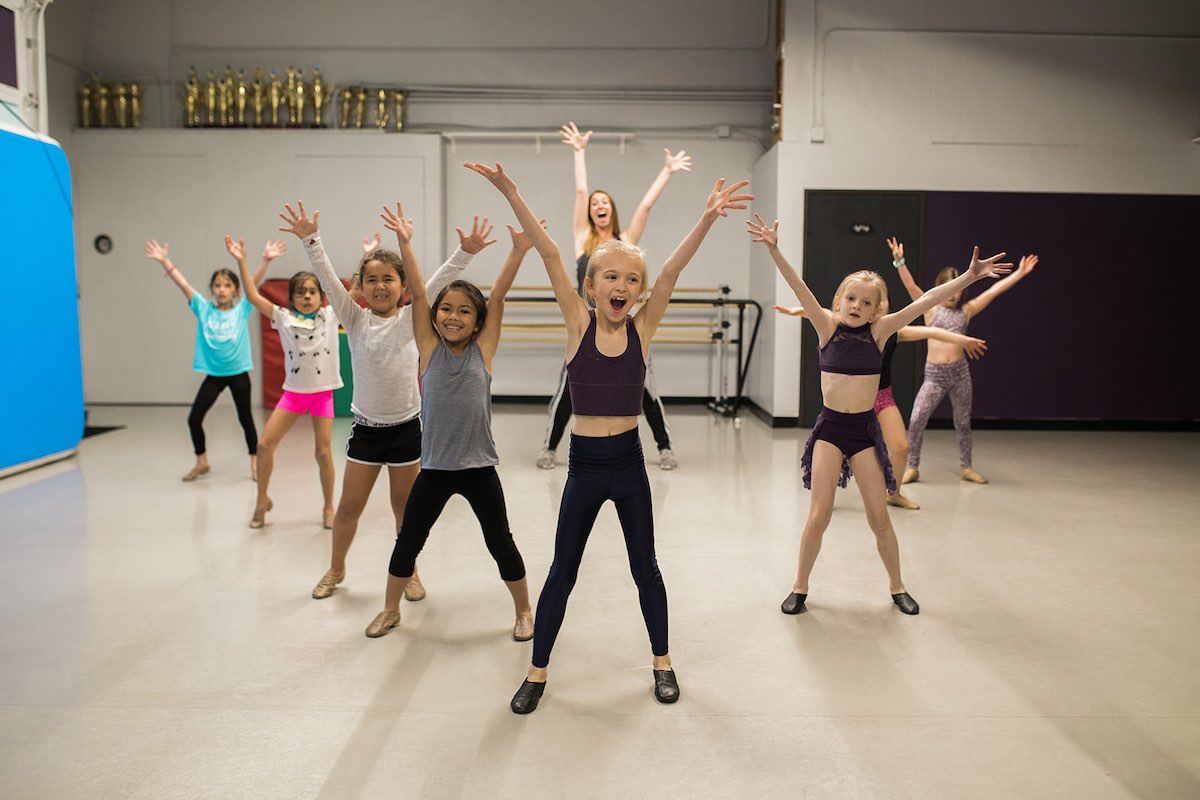 Taryn Chavez teaches a joyful dance class at Avanti Dance Company in Costa Mesa, California. (photo: Brandy Young)