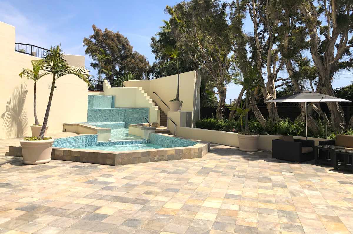 Costa Mesa 365: Patio fountain at the Hilton Hotel in Costa Mesa, Orange County, California.