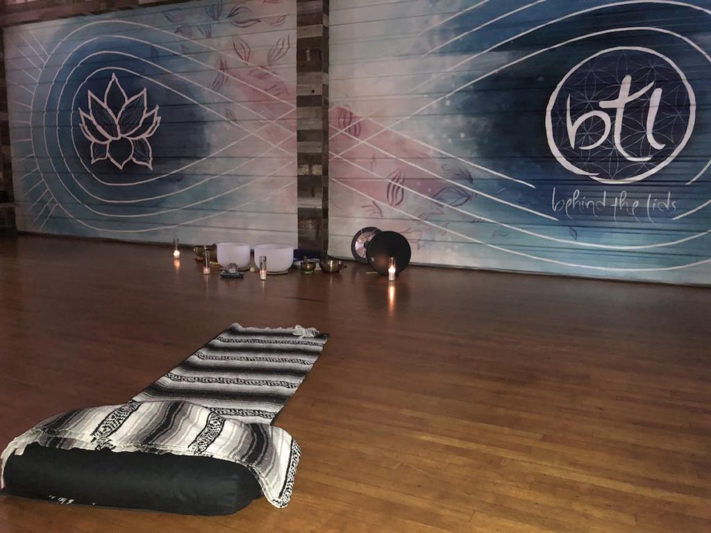 I Heart Costa Mesa: Sound Meditation at Behind The Lids Healing Collective 19th Street in Costa Mesa, Orange County, California. (photo: Samantha Chagollan)